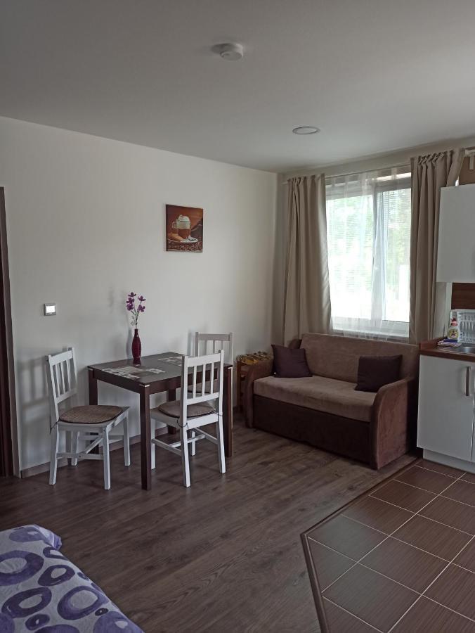 Za Humnama Apartment ฮโลโฮเวซ ภายนอก รูปภาพ